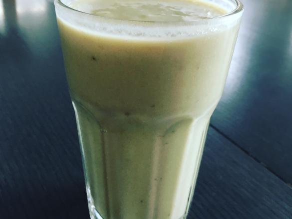 Avocado - Banane - Mandelmilch - Smoothie