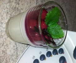 Marzipan-Panna-Cotta mit Kirschen