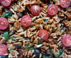 Variation von Mediterraner Nudelsalat (vegan)