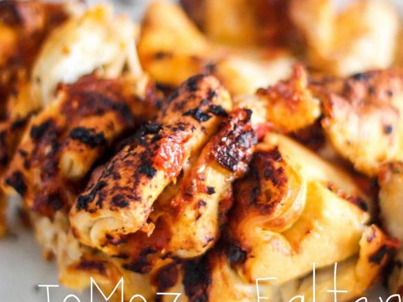 Tomaten-Mozzarella - Faltenbrot, Variation von faltiges Kräuterbrot