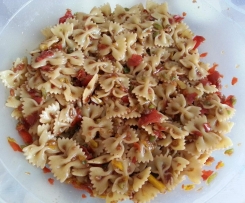 Nudelsalat mit dunklem Balsamico