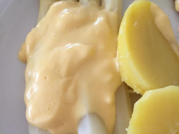 Klassische Sauce Hollandaise