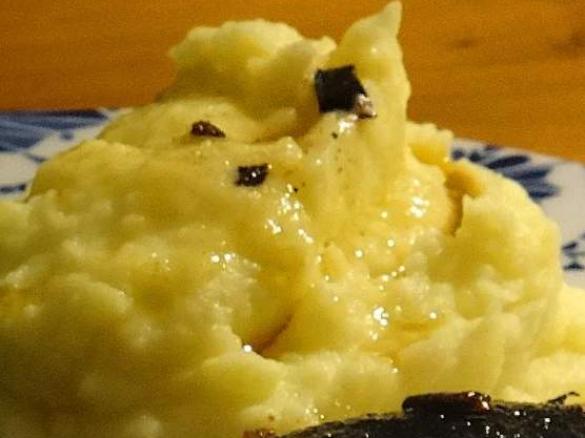 Glücklich-Mach-Sauerkraut mit Ananas, Fleischwurst und Kartoffelbrei