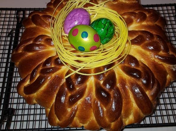 Hefekranz, Zopfkranz--- Osterkranz mit essbarem Ostergras