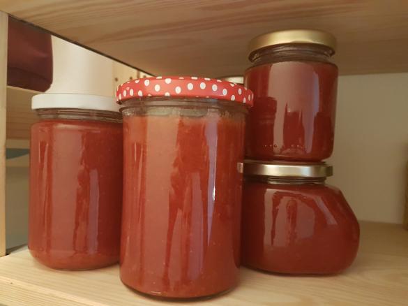 Erdbeermarmelade mit Bourbonvanille verfeinert