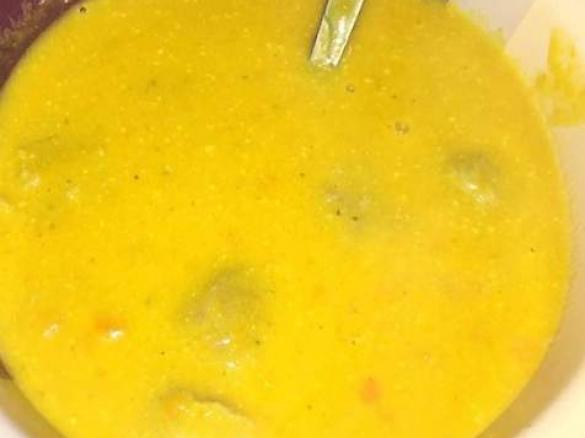 Kürbissuppe mit Curry und Bratwurstbällchen