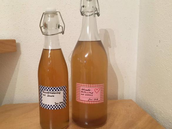 Hollerblütensirup mit Zitrone