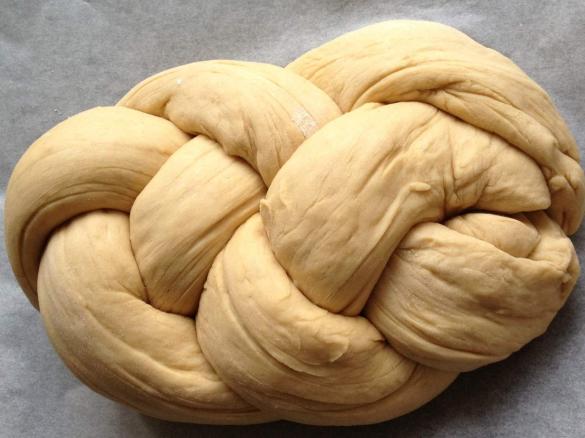 Osterzopf (Hefezopf)