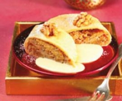 Apfelstrudel mit Zimt und Walnüssen