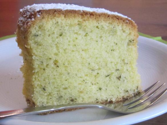 Wein-Gugelhupf mit Zitronenmelisse