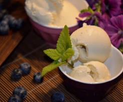 Jogurtheis mit weisser Schokolade - Variation von Weisses Schokoladeneis mit Frischkäse