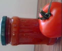 Variation von Tomatensoße auf Vorrat für Pizza, Nudeln und als Grundsoße