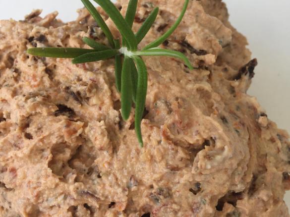 Tomaten-Rosmarin-Dip