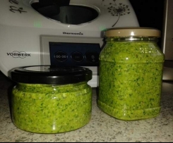 Rucola-Basilikum-Walnuss Pesto
