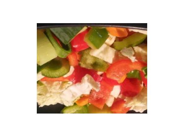 Low Carb: bunte Gemüsesuppe mit fleisch