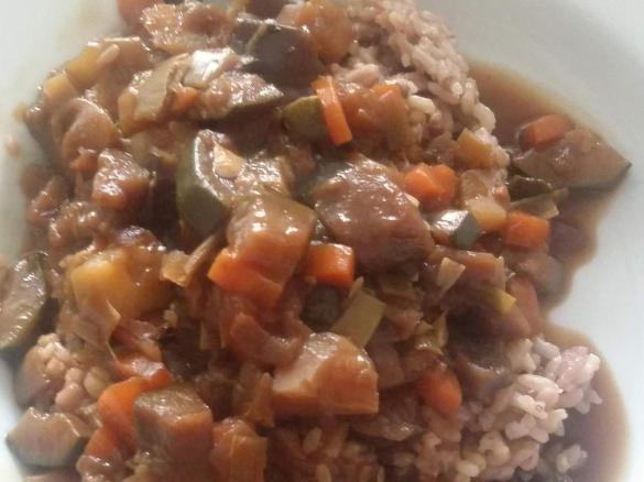 Reis mit schwarzer bohnen Soße (koreanisch  jjajang)