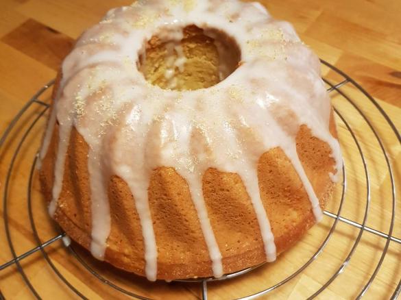 Veganer Zitronenkuchen, fluffig und saftig