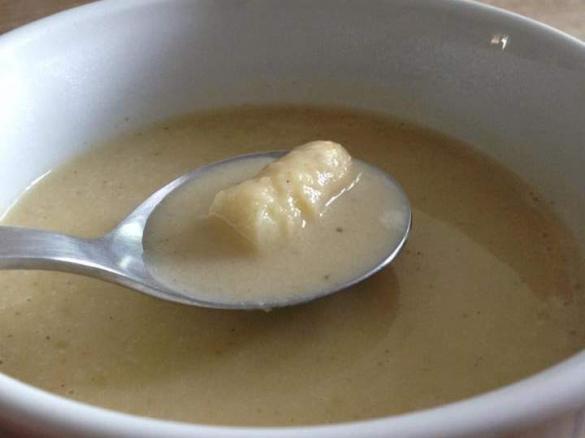 Spargelcremesuppe mit Parmesan