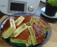 Russischer Pirog mit Kartoffel und Hackfleisch