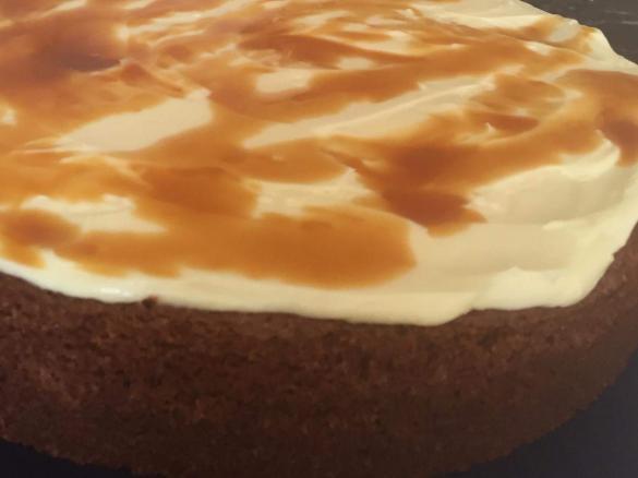 Schokoladenkuchen mit Frischkäse Karamell Topping