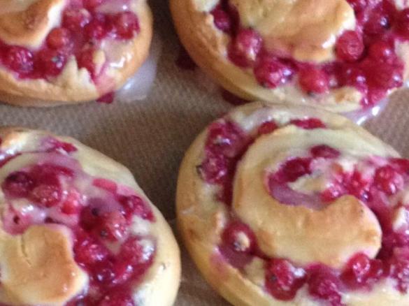 Johannisbeer-Marzipan-Schnecken