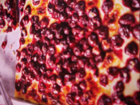 Kirsch-Hefekuchen vom Blech mit Schmandguss