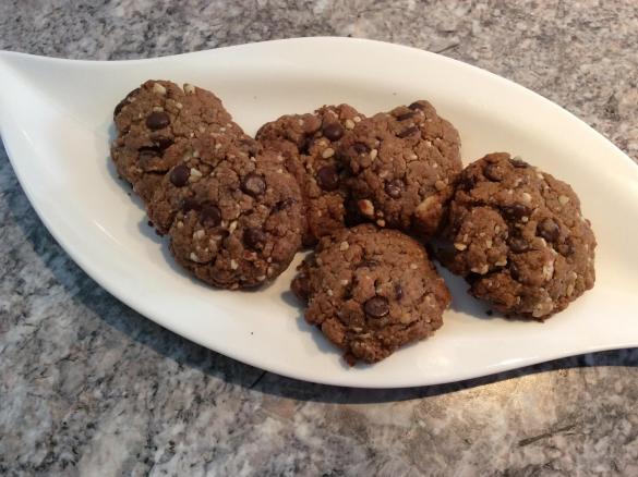 Knusprige gesunde Schokokekse mit Nüssen, auch vegan
