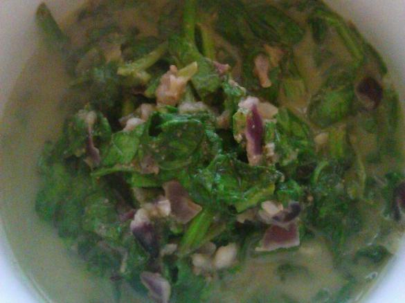 Spinat vegan mit Mandelmilch und etwas Nuss - vegan - veggie - gesund - low fat - low carb