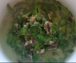 Spinat vegan mit Mandelmilch und etwas Nuss - vegan - veggie - gesund - low fat - low carb