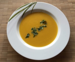 Süßkartoffel-Apfelsaft-Chili-Suppe
