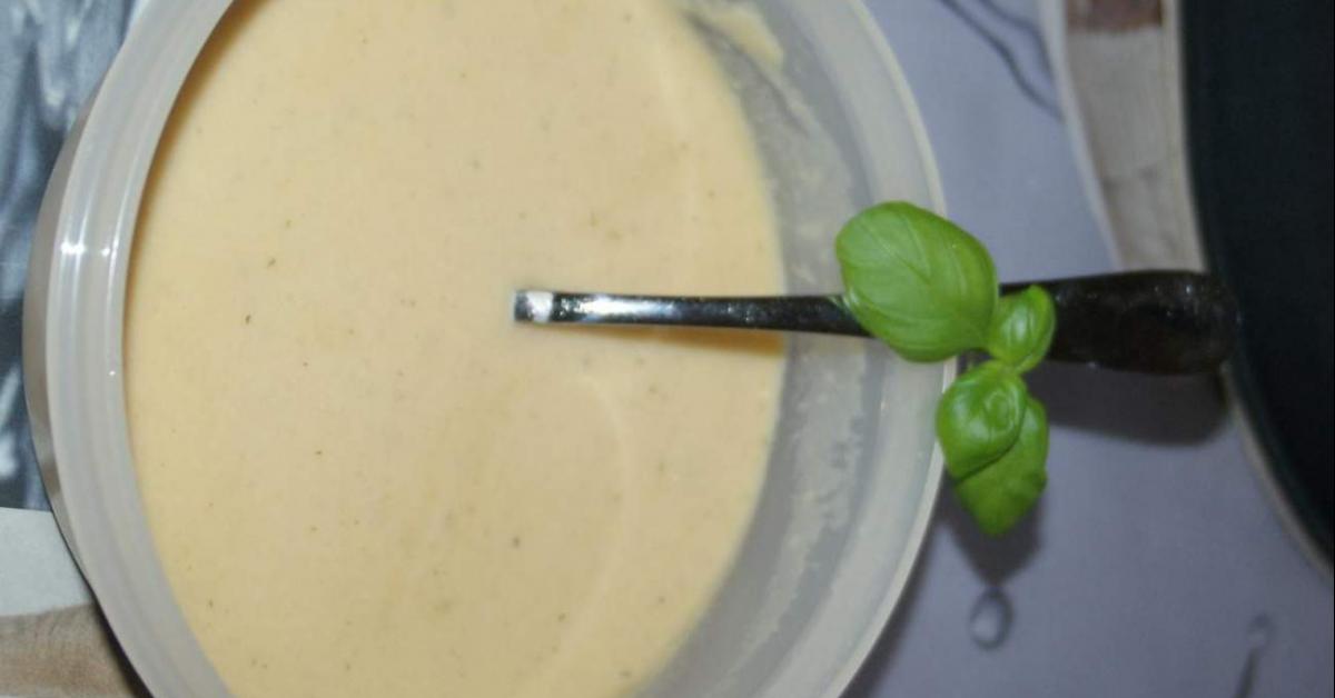 Spargelwasser-Kartoffel-Zwiebelsuppe Resteverwertung von . Ein ...