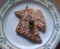 Crostini al tonno (Thunfischcreme auf Toastbrot)
