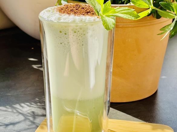 Geeiste Kräutermilch