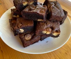 saftige Brownies mit Kinderriegelstücken