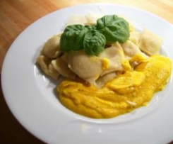 Hokkaido- Kürbis- Ravioli mit Kürbisbasilikumsauce