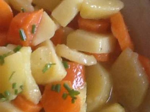 WARMER KAROTTEN-KARTOFFEL-SALAT