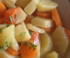 WARMER KAROTTEN-KARTOFFEL-SALAT