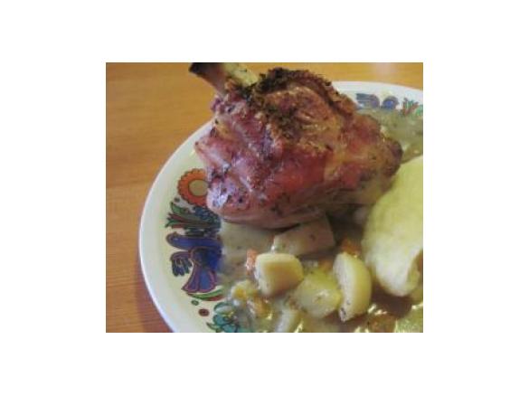 Haxen vom Spanferkel mit Kartoffel-Selleriestampf