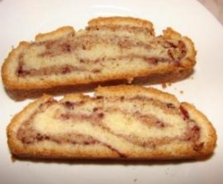 Rollkuchen mit Marmelade
