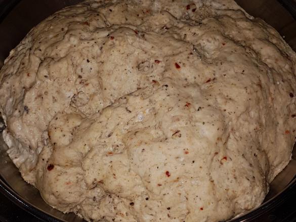 Pizzateig mit Kräutern und Weißbier