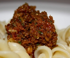 Würziges Tomaten-Oliven-Pesto