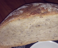 Saftiges Dinkel-Leinsamen Brot