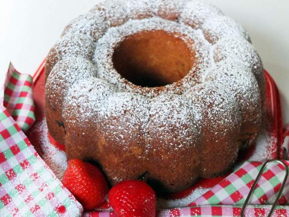 Erdbeer-Zitronen-Guglhupf