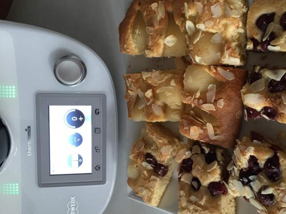 WW Saftiger Rühr/ Obstkuchen mit Kirschen oder Johannisbeeren , Stachelbeeren , Birnen , Pfirsich, Aprikosen .(auch als Weight Watcher Version).
