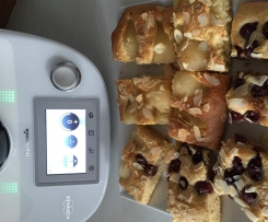 WW Saftiger Rühr/ Obstkuchen mit Kirschen oder Johannisbeeren , Stachelbeeren , Birnen , Pfirsich, Aprikosen .(auch als Weight Watcher Version).