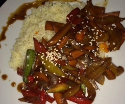 Gemüsepfanne mit Sojasoße & Sesam 