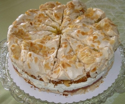 Rhabarber-Schneemousse-Torte