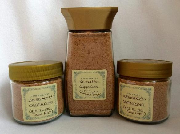 Weihnachts-Cappuccino mit Bratapfelgeschmack