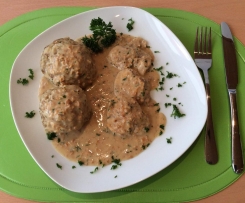 Petersilien-Brezenknödel mit Hähnchfilets und Pfifferlingrahmsauce ALL IN ONE