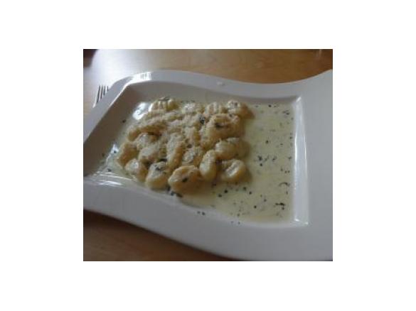 Ricotta-Gnocchi in Salbeisahne